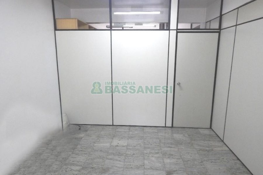 Loja com 130m², no bairro Cinqüentenário em Caxias do Sul para Alugar