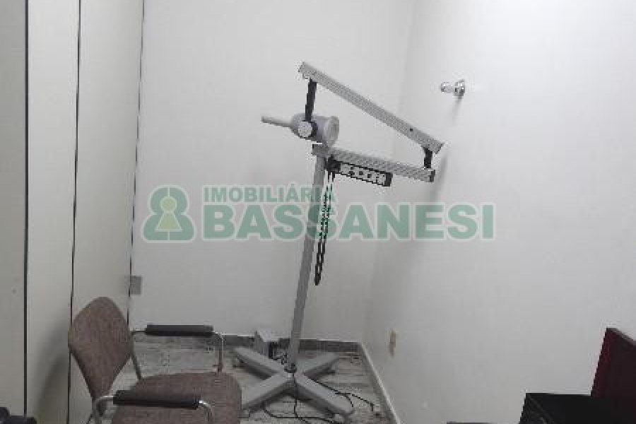 Loja com 130m², no bairro Cinqüentenário em Caxias do Sul para Alugar