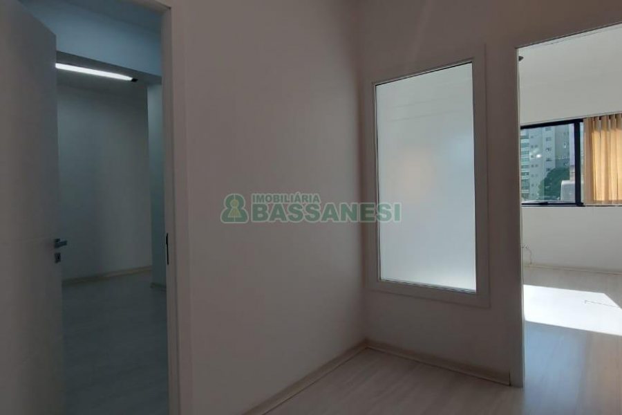 Sala com 48m², no bairro Centro em Caxias do Sul para Alugar