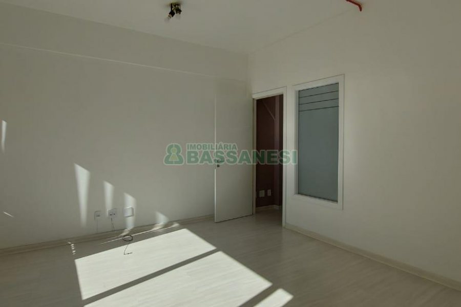 Sala com 48m², no bairro Centro em Caxias do Sul para Alugar