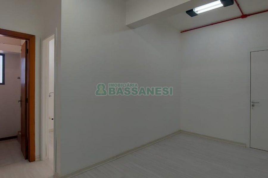 Sala com 48m², no bairro Centro em Caxias do Sul para Alugar