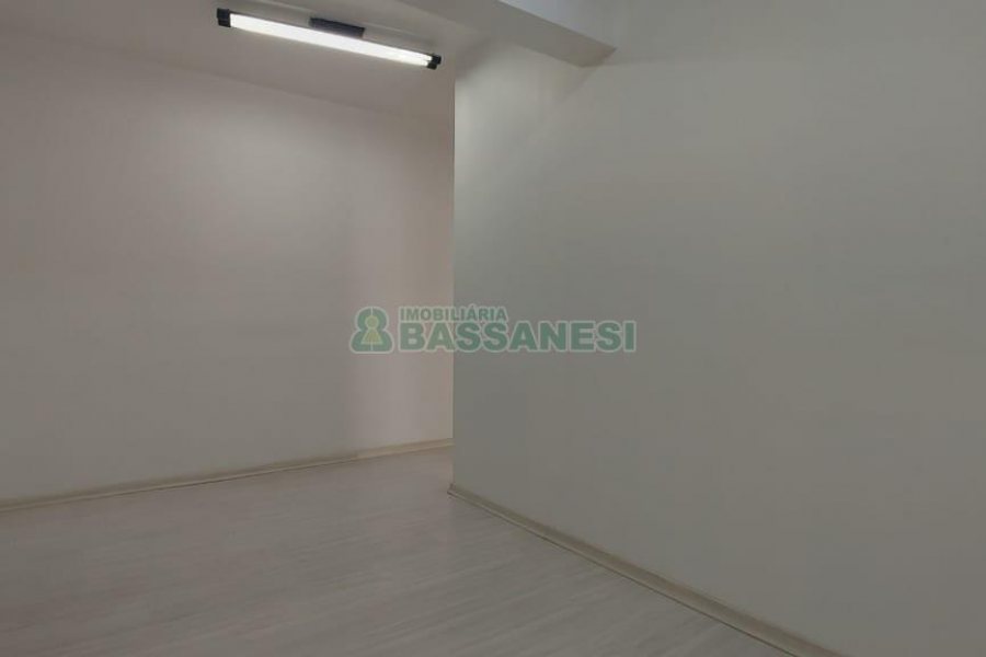 Sala com 48m², no bairro Centro em Caxias do Sul para Alugar
