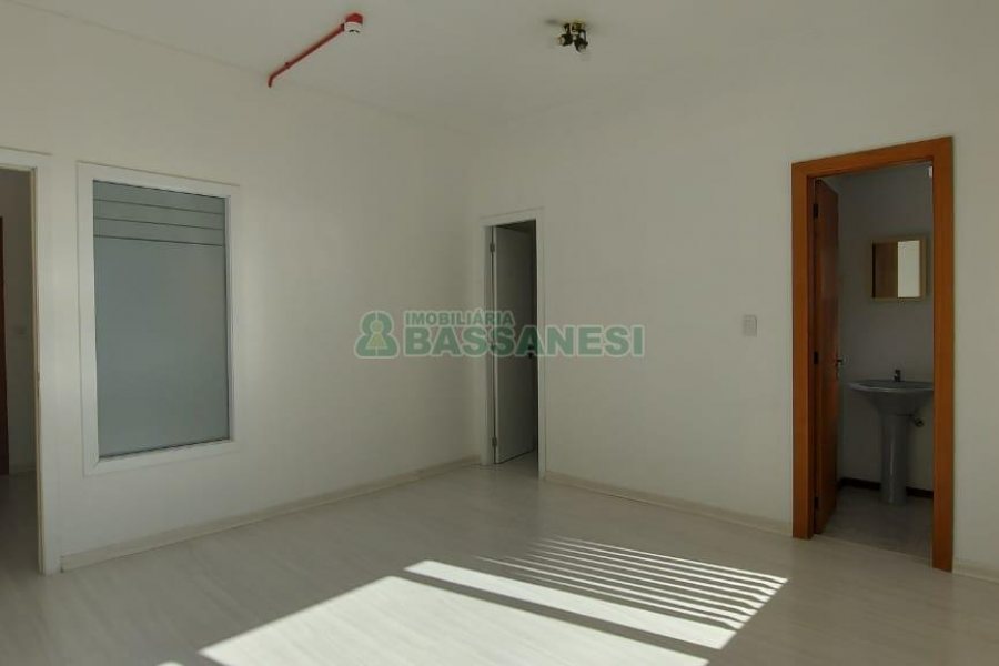 Sala com 48m², no bairro Centro em Caxias do Sul para Alugar