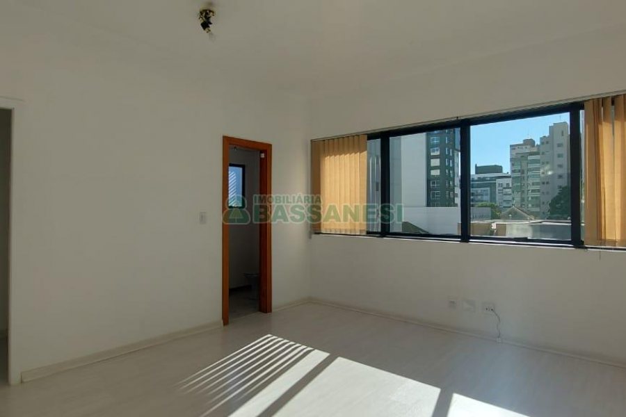 Sala com 48m², no bairro Centro em Caxias do Sul para Alugar