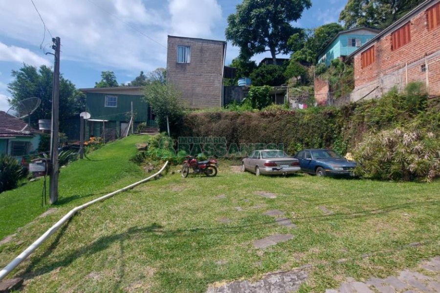 Terreno com 360m², no bairro Salgado Filho em Caxias do Sul para Comprar