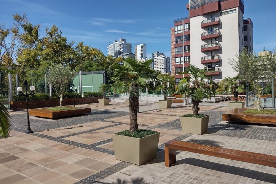 Apto Mobiliado com 236m², 3 dormitórios, 2 vagas, no bairro Centro em Caxias do Sul para Comprar