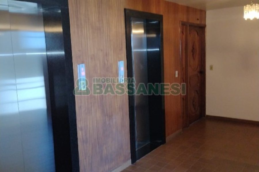 Apto Mobiliado com 236m², 3 dormitórios, 2 vagas, no bairro Centro em Caxias do Sul para Comprar