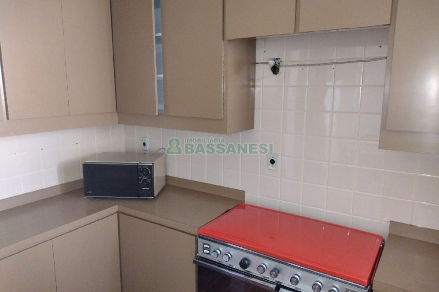 Apto Mobiliado com 236m², 3 dormitórios, 2 vagas, no bairro Centro em Caxias do Sul para Comprar