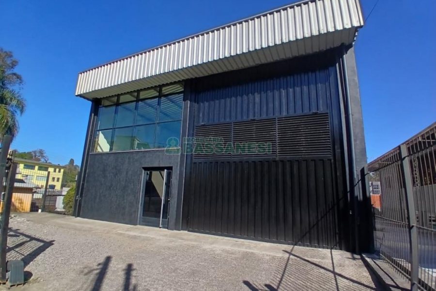 Pavilhão com 210m², no bairro Floresta em Caxias do Sul para Alugar