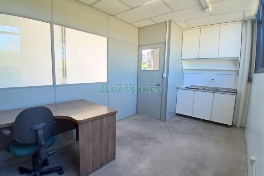 Pavilhão com 210m², no bairro Floresta em Caxias do Sul para Alugar