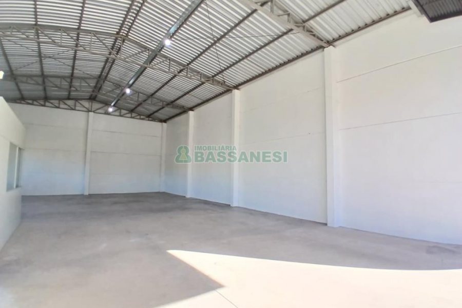 Pavilhão com 210m², no bairro Floresta em Caxias do Sul para Alugar