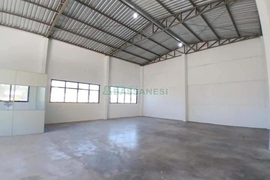 Pavilhão com 210m², no bairro Floresta em Caxias do Sul para Alugar