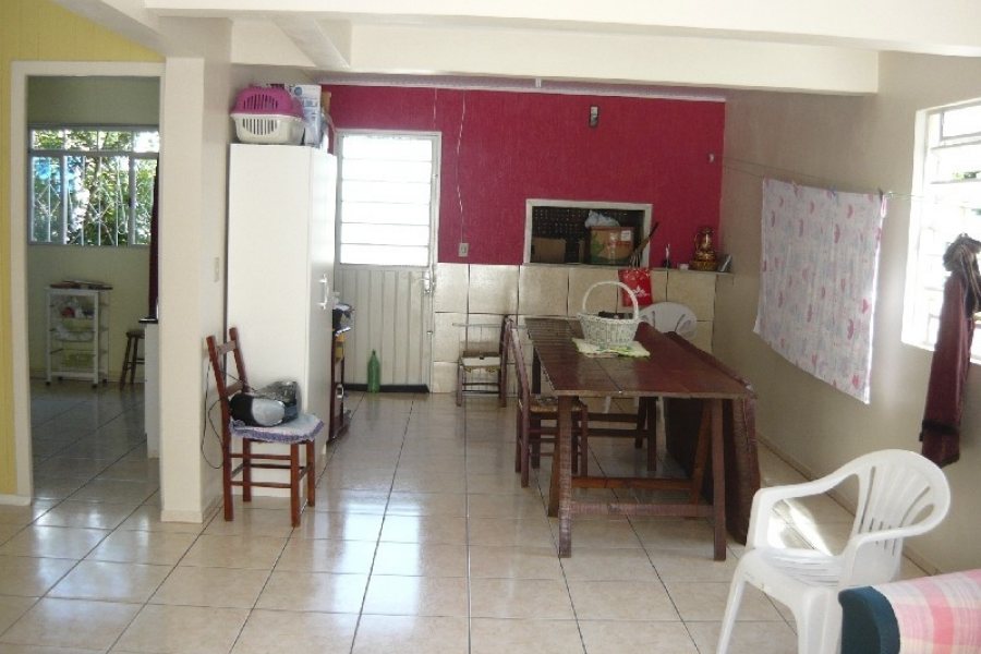 Casa com 117m², 2 dormitórios, 2 vagas, no bairro Jardim Iracema em Caxias do Sul para Comprar