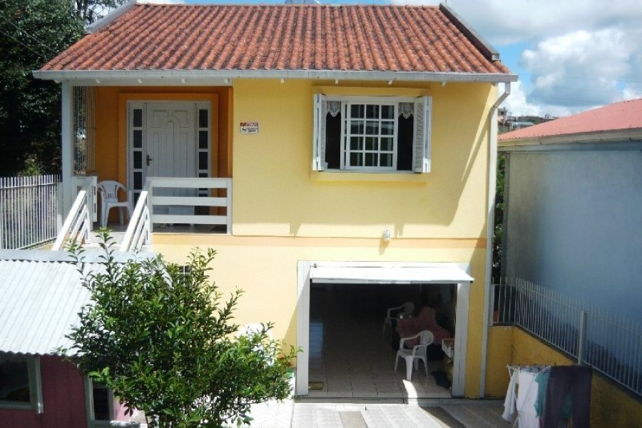 Casa com 117m², 2 dormitórios, 2 vagas, no bairro Jardim Iracema em Caxias do Sul para Comprar