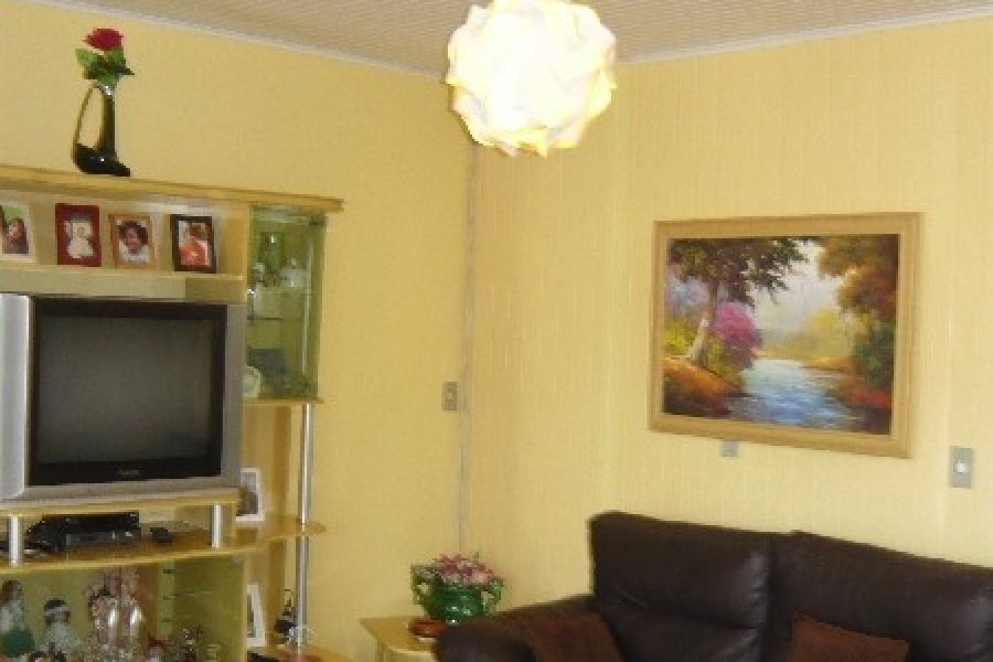 Casa com 117m², 2 dormitórios, 2 vagas, no bairro Jardim Iracema em Caxias do Sul para Comprar