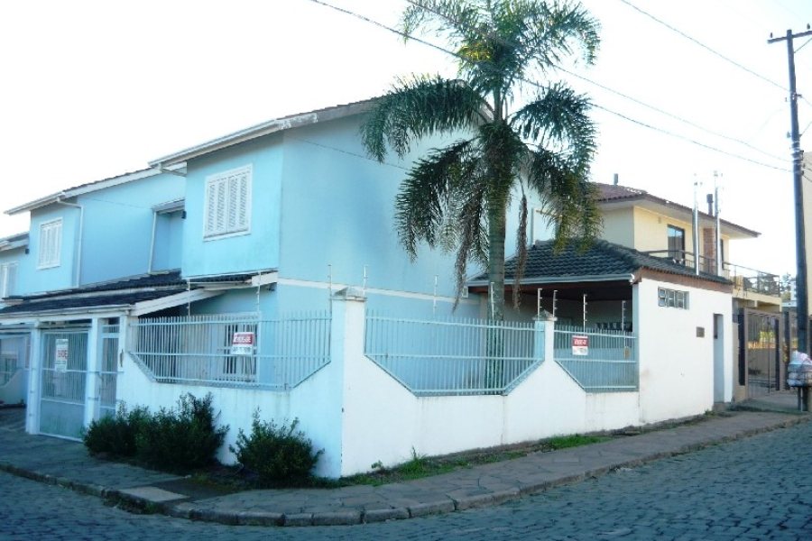 Sobrado com 101m², 3 dormitórios, 1 vaga, no bairro Treviso em Caxias do Sul para Comprar