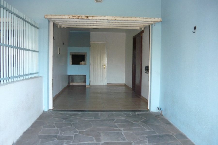 Sobrado com 101m², 3 dormitórios, 1 vaga, no bairro Treviso em Caxias do Sul para Comprar