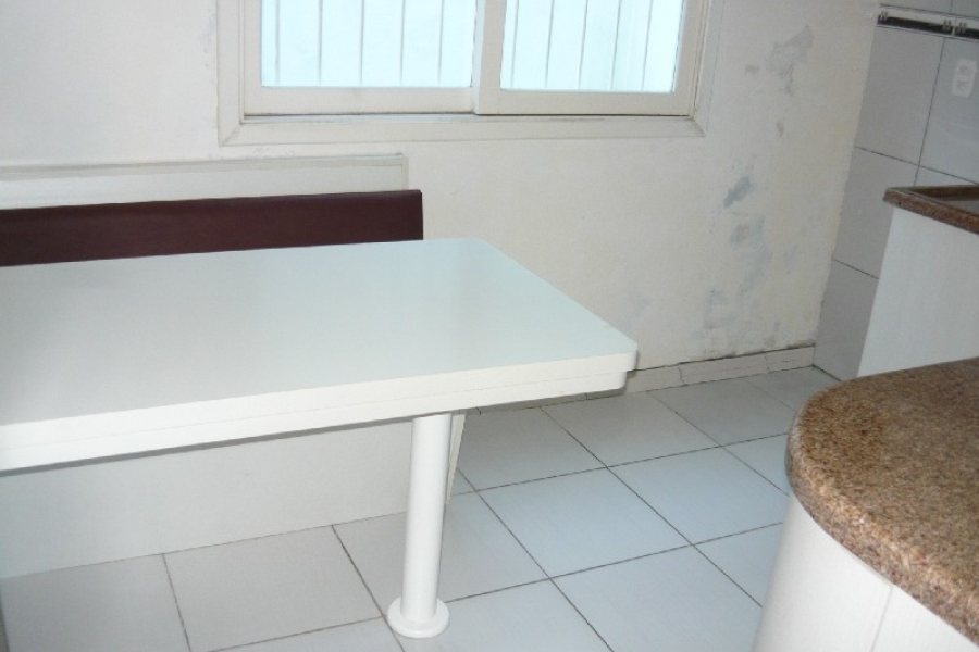 Sobrado com 101m², 3 dormitórios, 1 vaga, no bairro Treviso em Caxias do Sul para Comprar