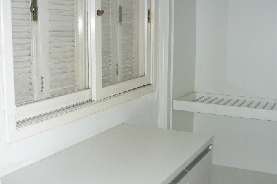 Sobrado com 101m², 3 dormitórios, 1 vaga, no bairro Treviso em Caxias do Sul para Comprar