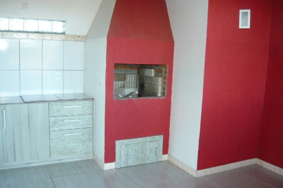 Sobrado com 101m², 3 dormitórios, 1 vaga, no bairro Treviso em Caxias do Sul para Comprar