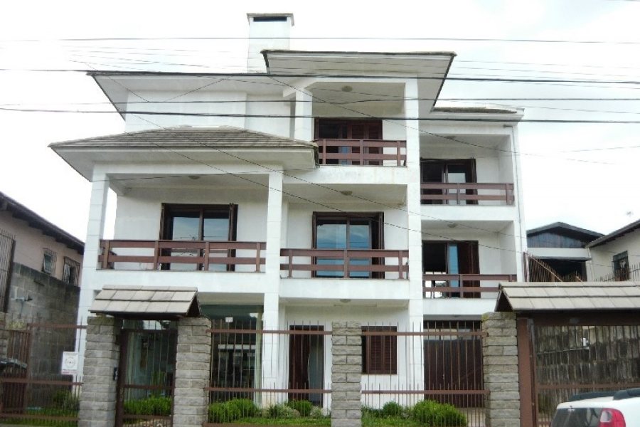 Casa com 353m², 4 dormitórios, 3 vagas, no bairro Mariland em Caxias do Sul para Comprar