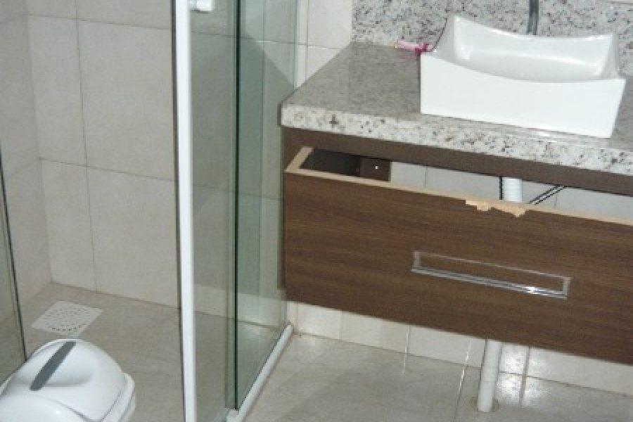 Casa com 353m², 4 dormitórios, 3 vagas, no bairro Mariland em Caxias do Sul para Comprar