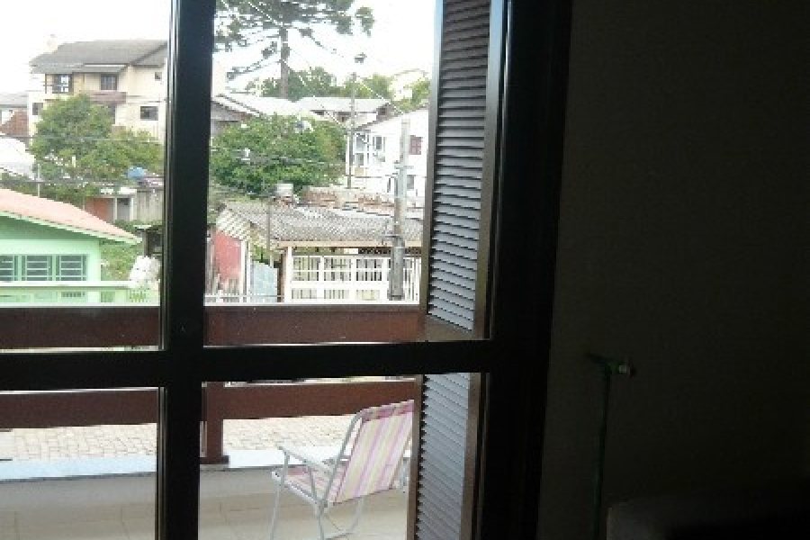 Casa com 353m², 4 dormitórios, 3 vagas, no bairro Mariland em Caxias do Sul para Comprar