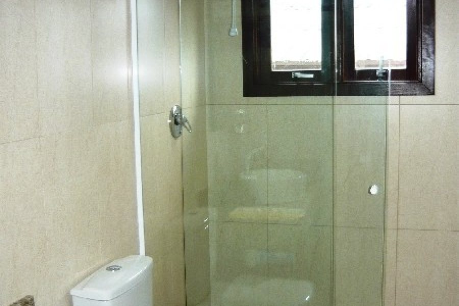 Casa com 353m², 4 dormitórios, 3 vagas, no bairro Mariland em Caxias do Sul para Comprar