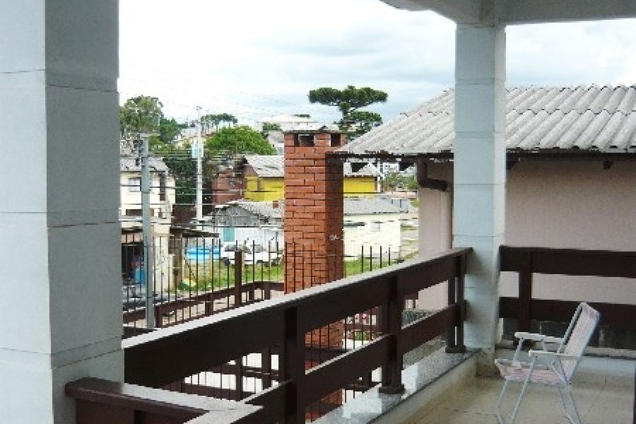 Casa com 353m², 4 dormitórios, 3 vagas, no bairro Mariland em Caxias do Sul para Comprar