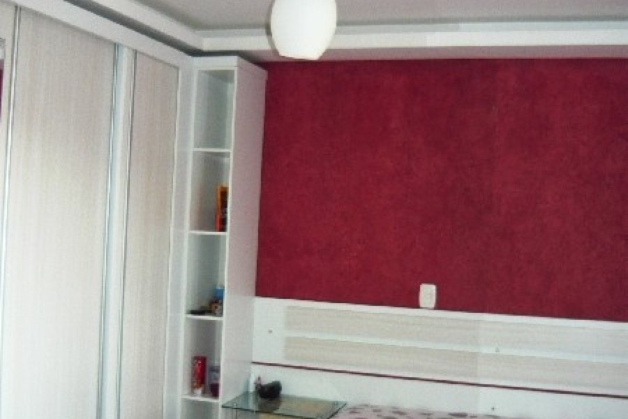 Casa com 353m², 4 dormitórios, 3 vagas, no bairro Mariland em Caxias do Sul para Comprar