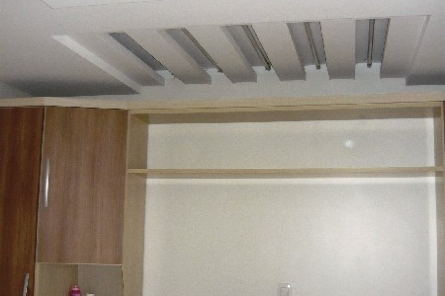 Casa com 353m², 4 dormitórios, 3 vagas, no bairro Mariland em Caxias do Sul para Comprar