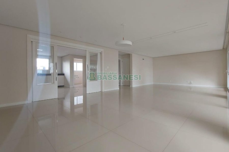 Apartamento com 190m², 3 dormitórios, 4 vagas, no bairro Centro em Caxias do Sul para Comprar