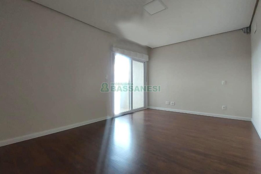 Apartamento com 190m², 3 dormitórios, 4 vagas, no bairro Centro em Caxias do Sul para Comprar