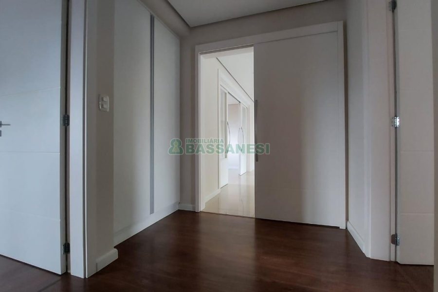 Apartamento com 190m², 3 dormitórios, 4 vagas, no bairro Centro em Caxias do Sul para Comprar