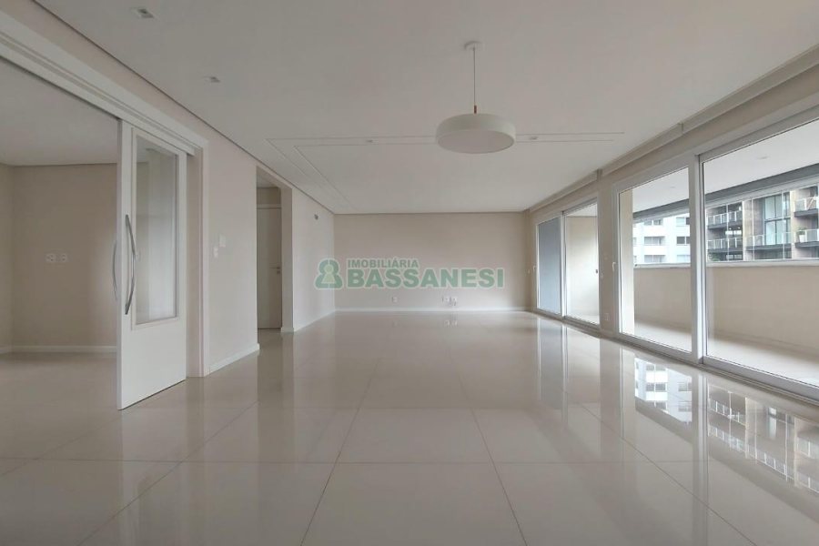 Apartamento com 190m², 3 dormitórios, 4 vagas, no bairro Centro em Caxias do Sul para Comprar