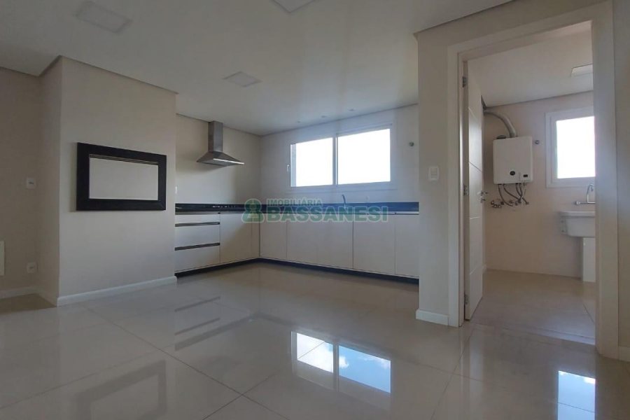Apartamento com 190m², 3 dormitórios, 4 vagas, no bairro Centro em Caxias do Sul para Comprar