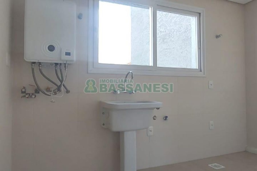 Apartamento com 190m², 3 dormitórios, 4 vagas, no bairro Centro em Caxias do Sul para Comprar