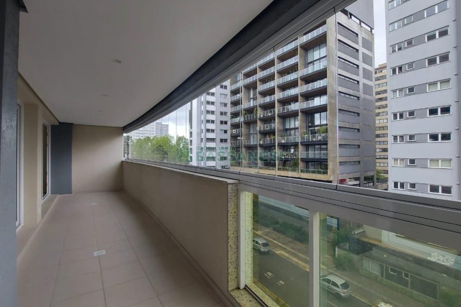 Apartamento com 190m², 3 dormitórios, 4 vagas, no bairro Centro em Caxias do Sul para Comprar