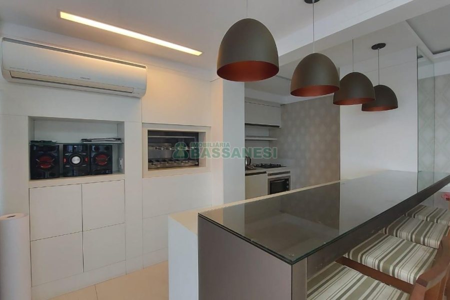 Apartamento com 190m², 3 dormitórios, 4 vagas, no bairro Centro em Caxias do Sul para Comprar