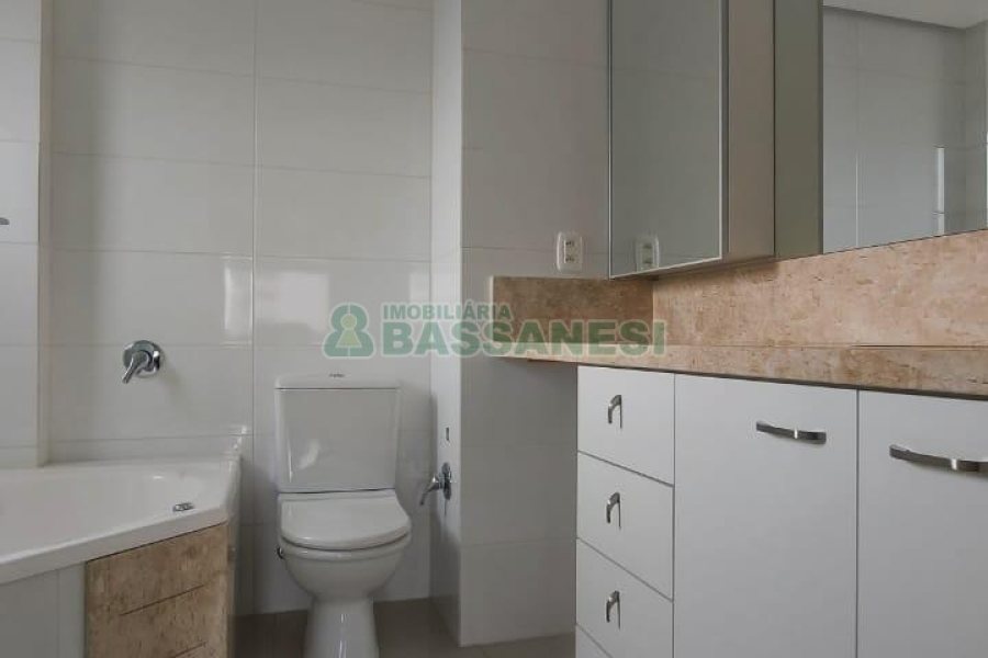 Apartamento com 190m², 3 dormitórios, 4 vagas, no bairro Centro em Caxias do Sul para Comprar