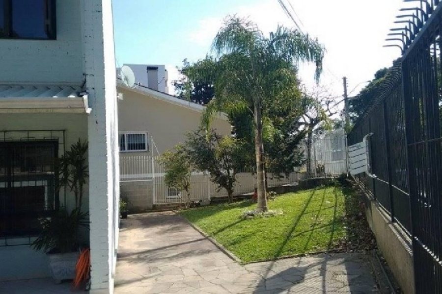 Sobrado com 106m², 3 dormitórios, 1 vaga, no bairro Bela Vista em Caxias do Sul para Comprar
