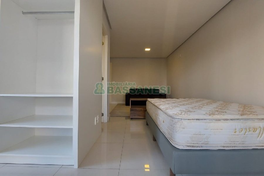 Apto Mobiliado com 52m², 1 dormitório, 2 vagas, no bairro Centro em Caxias do Sul para Comprar