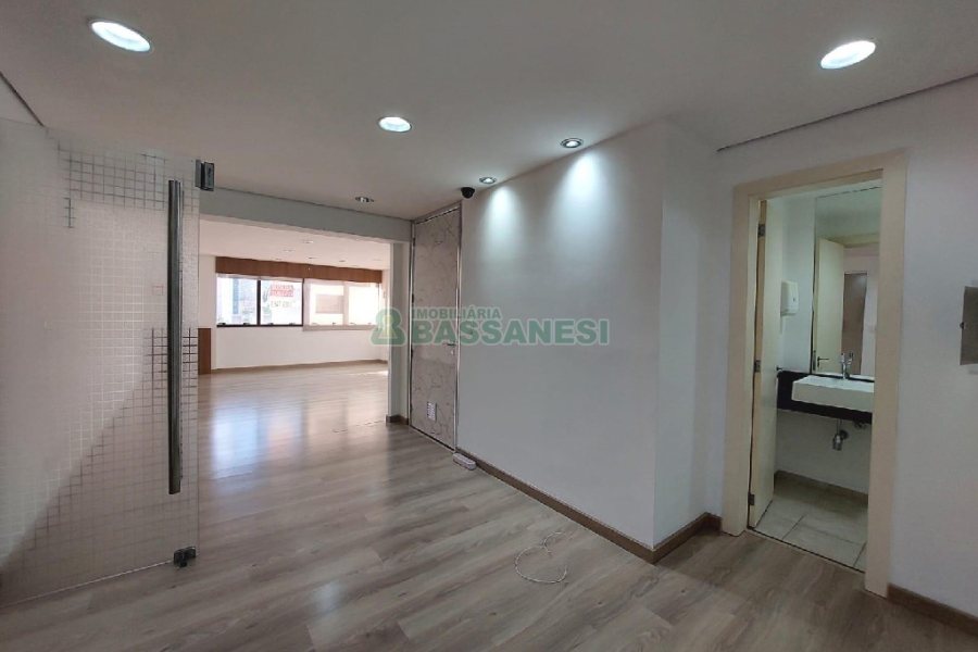 Sala com 50m², 1 vaga, no bairro Centro em Caxias do Sul para Comprar