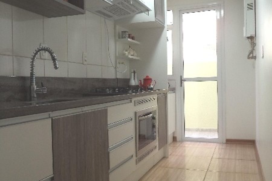 Apto Mobiliado com 88m², 3 dormitórios, 2 vagas, no bairro Pio X em Caxias do Sul para Comprar