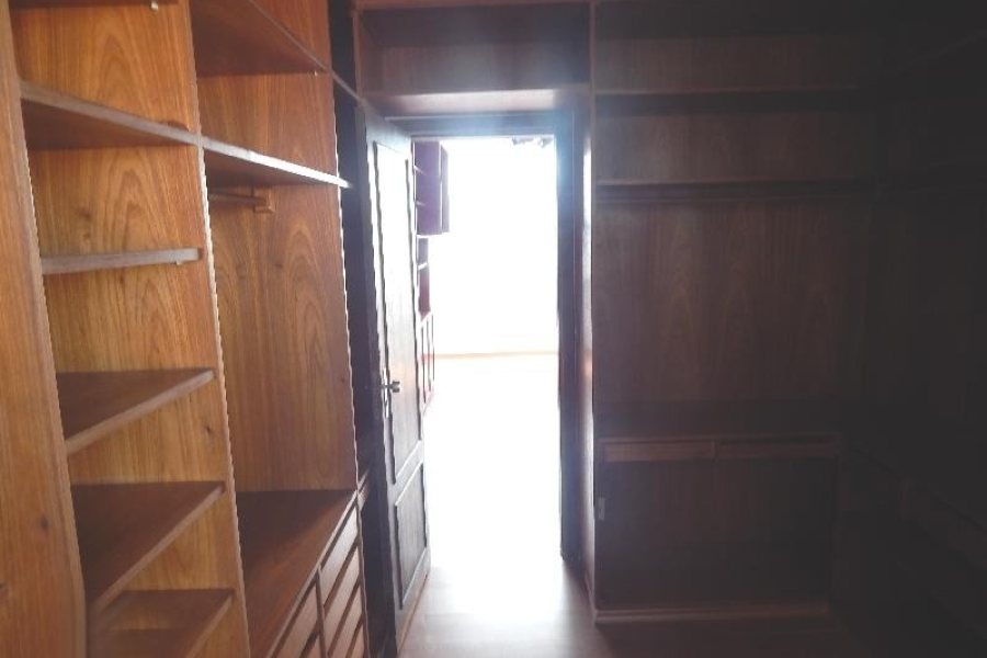 Apto Mobiliado com 120m², 3 dormitórios, no bairro Centro em Caxias do Sul para Comprar