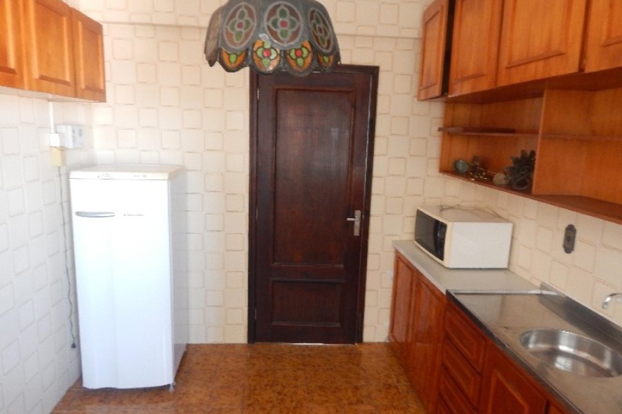 Apto Mobiliado com 120m², 3 dormitórios, no bairro Centro em Caxias do Sul para Comprar