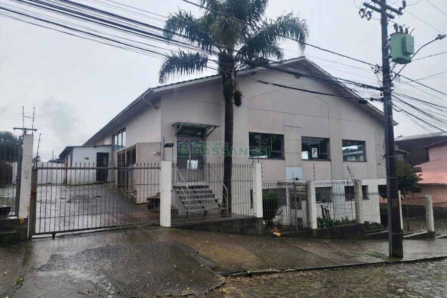 Loja com 415m², no bairro Kayser em Caxias do Sul para Alugar ou Comprar