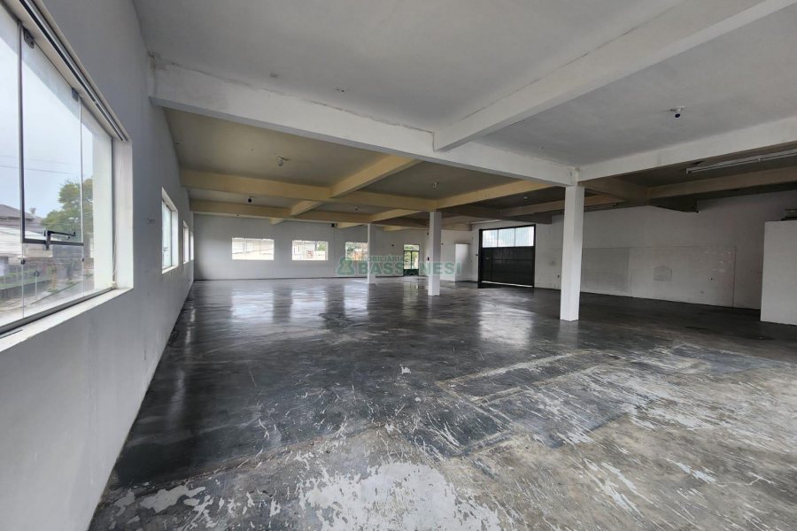 Loja com 415m², no bairro Kayser em Caxias do Sul para Alugar ou Comprar