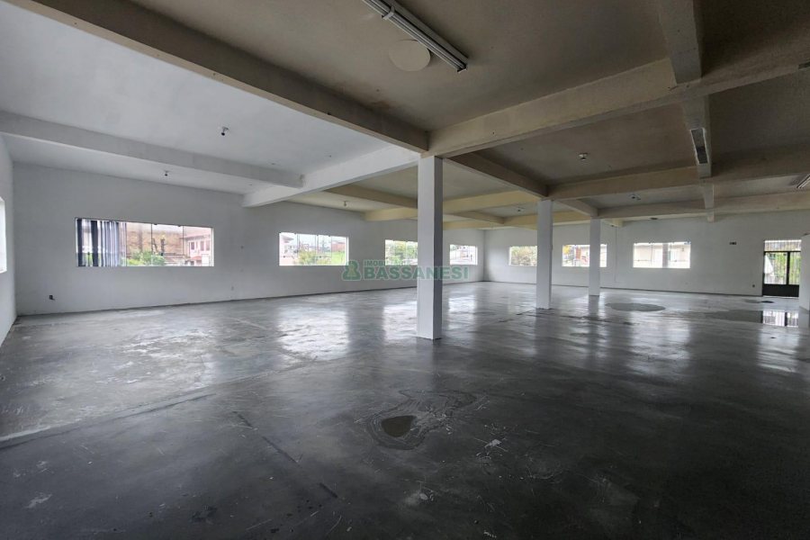 Loja com 415m², no bairro Kayser em Caxias do Sul para Alugar ou Comprar