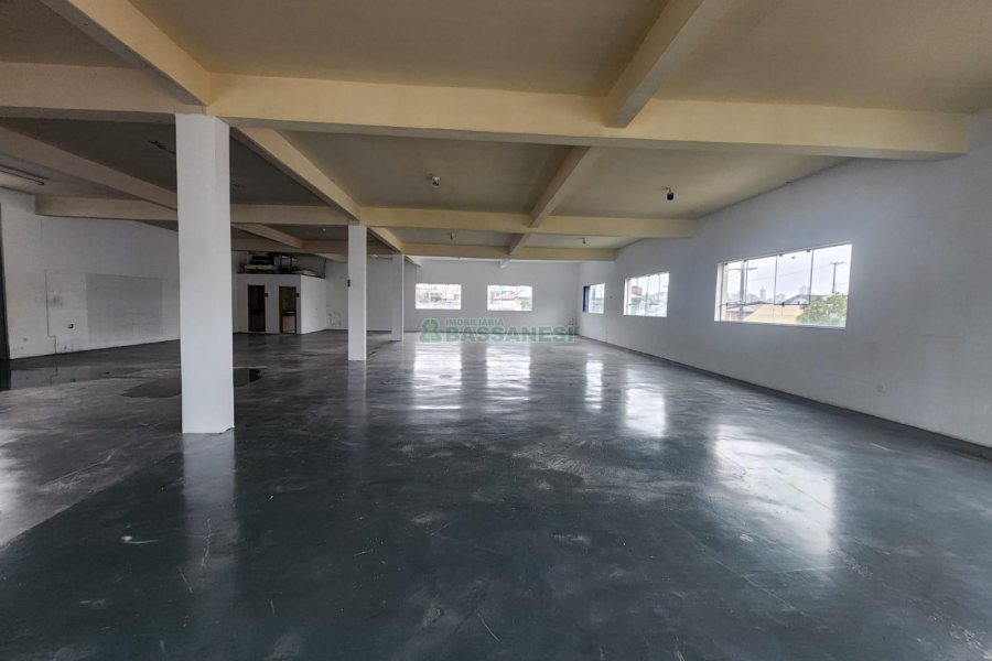 Loja com 415m², no bairro Kayser em Caxias do Sul para Alugar ou Comprar